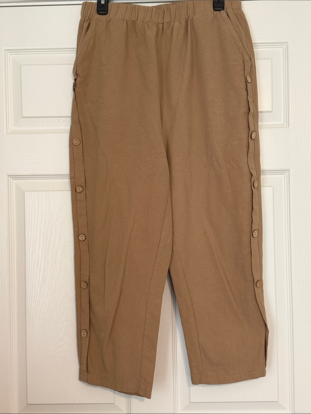Women’s Tan Button-Trim Capri Pants